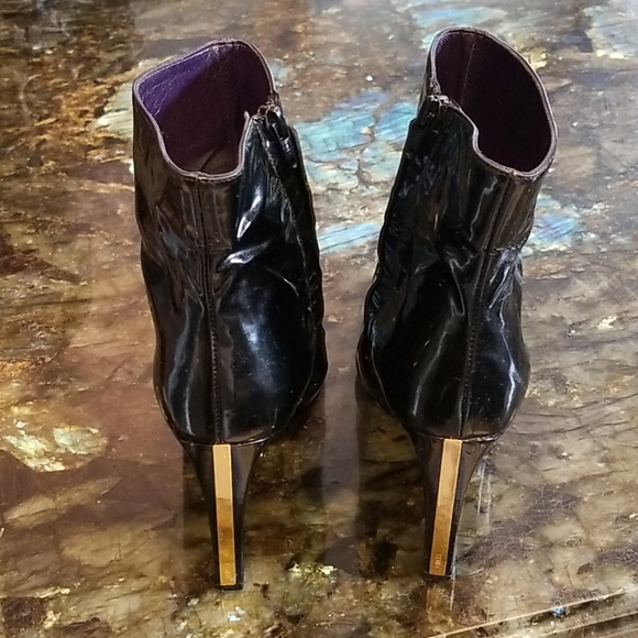 FENDI PATENT LEATHER BOOTS - Picture 2 of 6